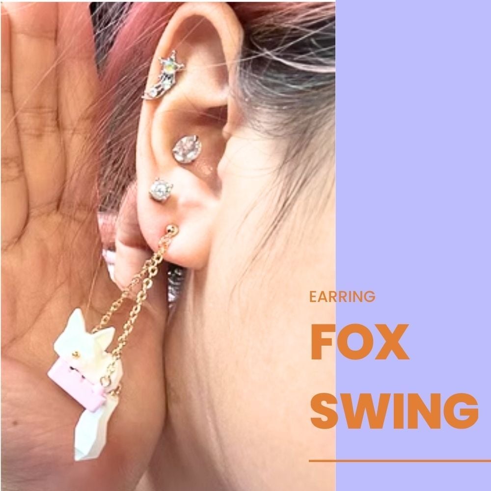 白ぎつねと赤キツネの居眠りブランコピアス（イヤリング）E00376