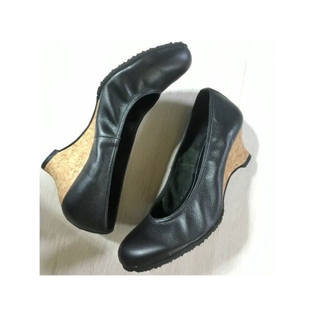 シャーリングラウンドトゥパンプス