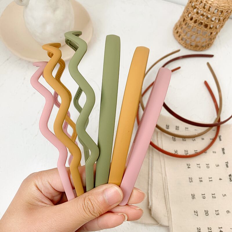 ヘアバンド ヘアアクセサリー レッドヘアピン 大人ガーリー スウィート キュート カジュアル ブラック・アイド・ピーズ66770714123