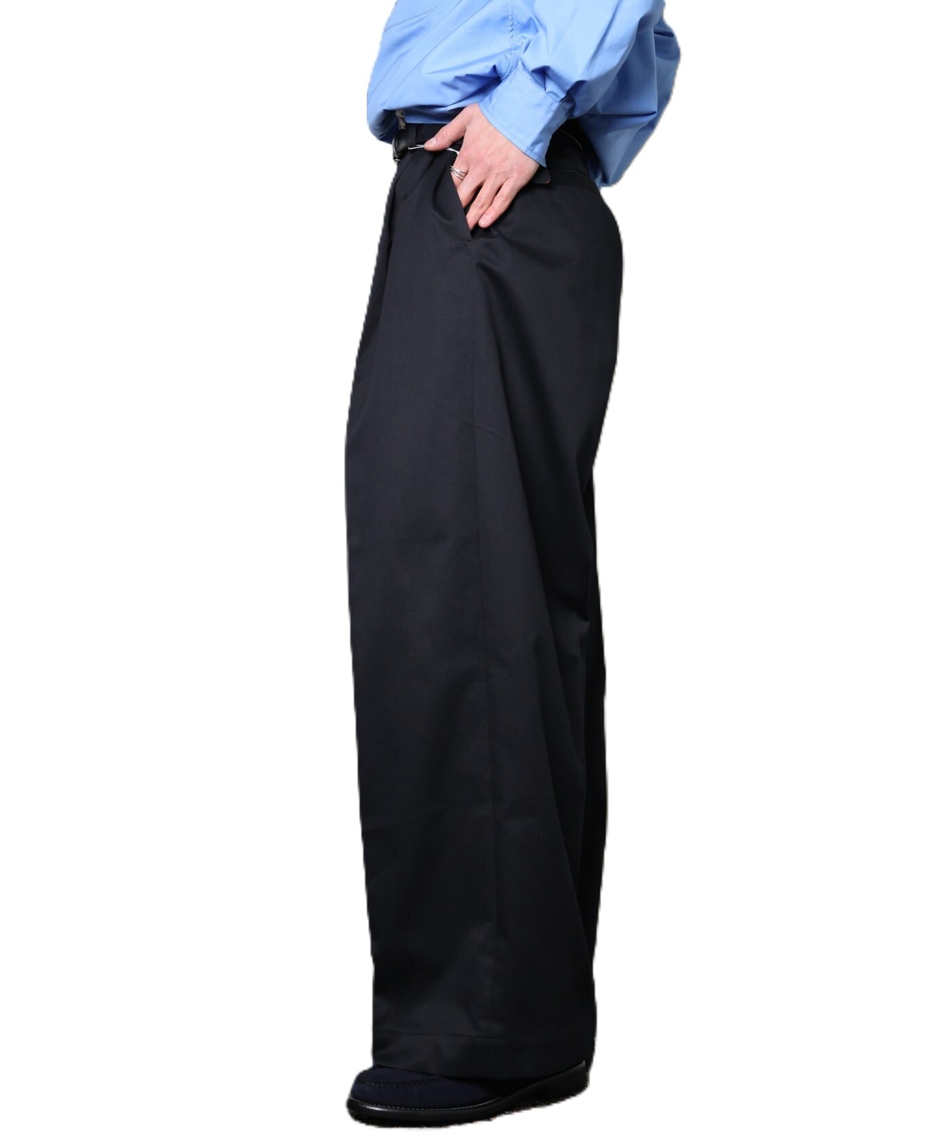 UNIVERSAL PRODUCTS. / 253-60502 2TUCK WIDE CHINO TROUSERS (NAVY