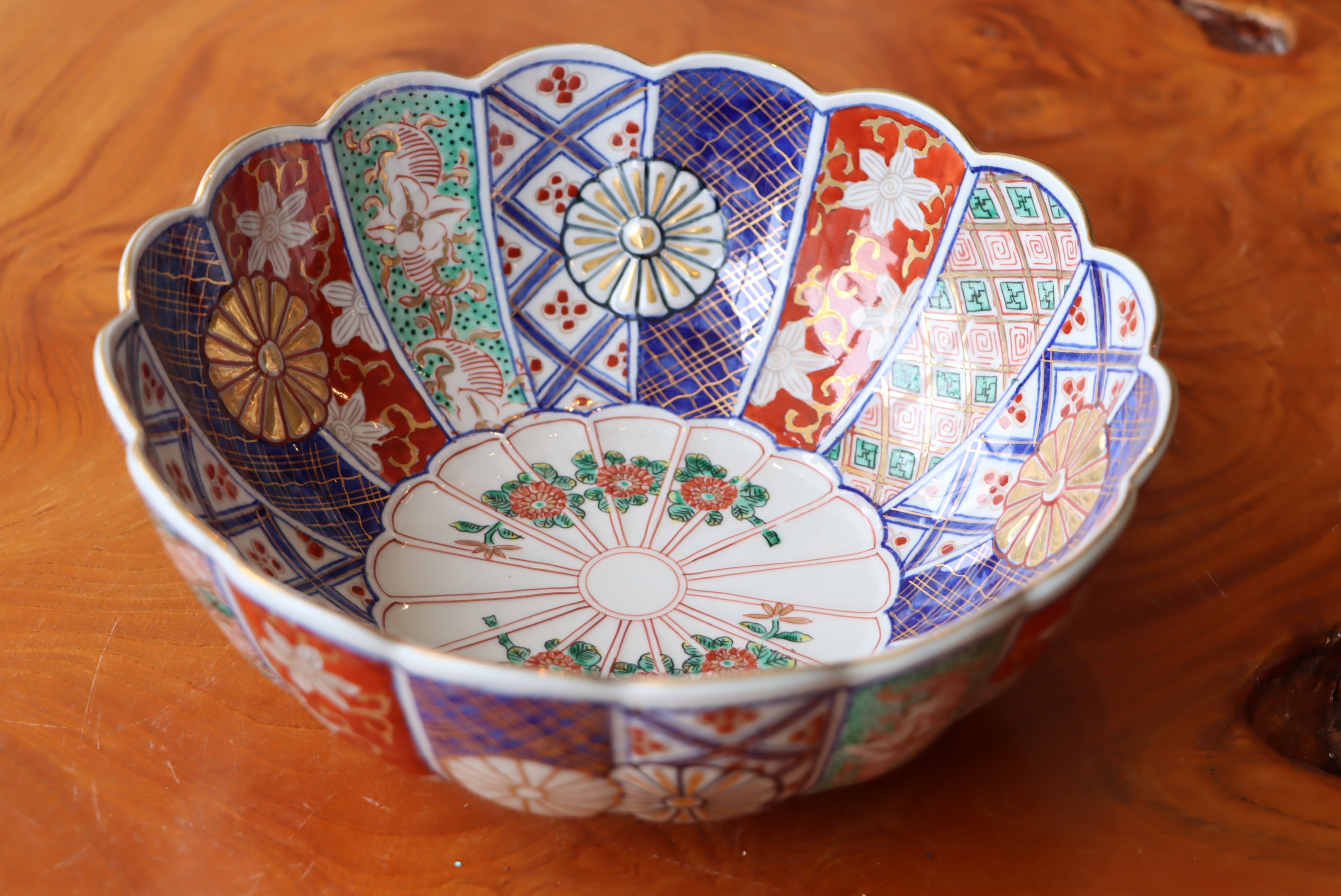 ミツ組 鉢 中 大聖寺伊万里 色絵 菊割文 輪花 | (有)新原美術