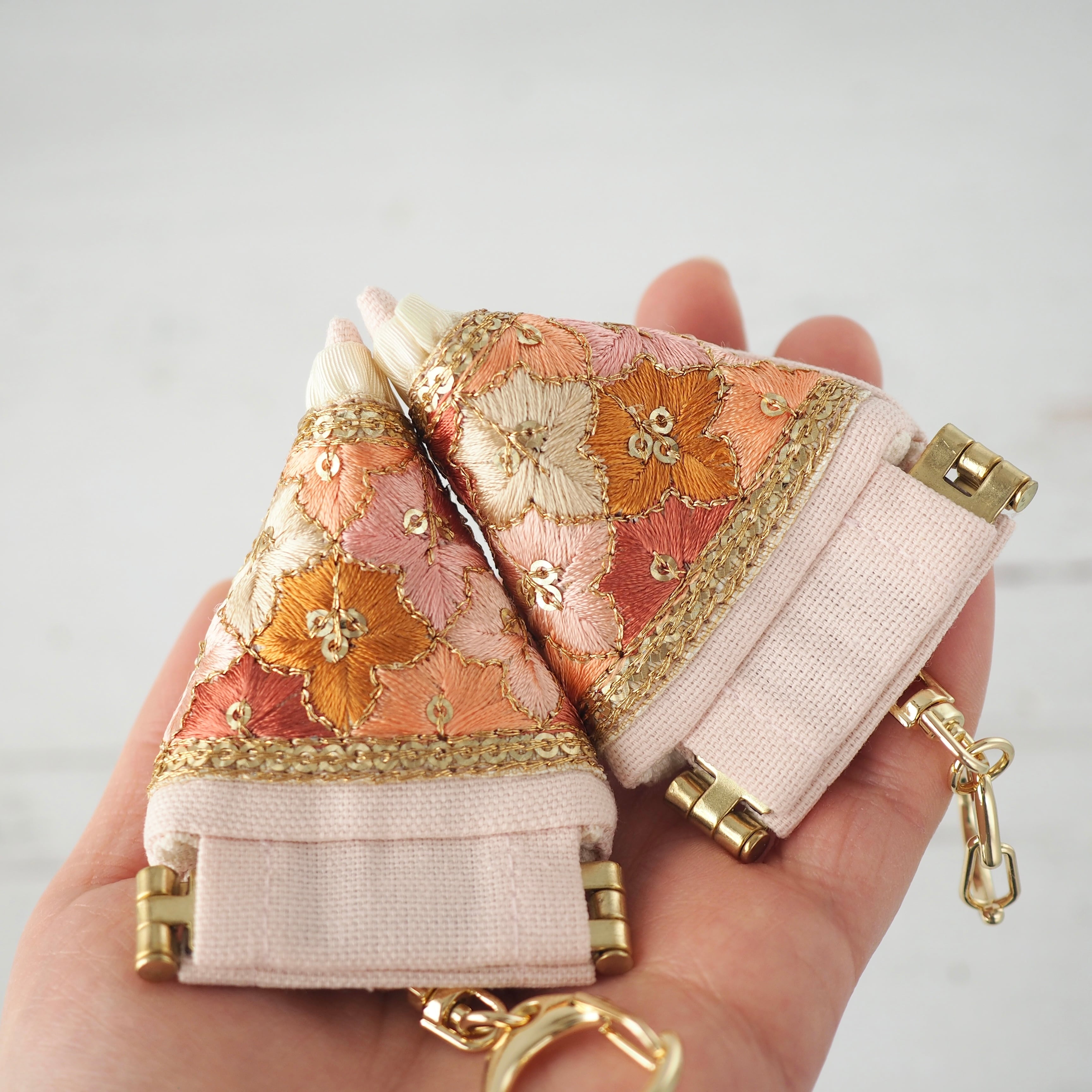 インド刺繍リボン ミニテトラポーチ | Link.hand-made インド刺繍ポーチ