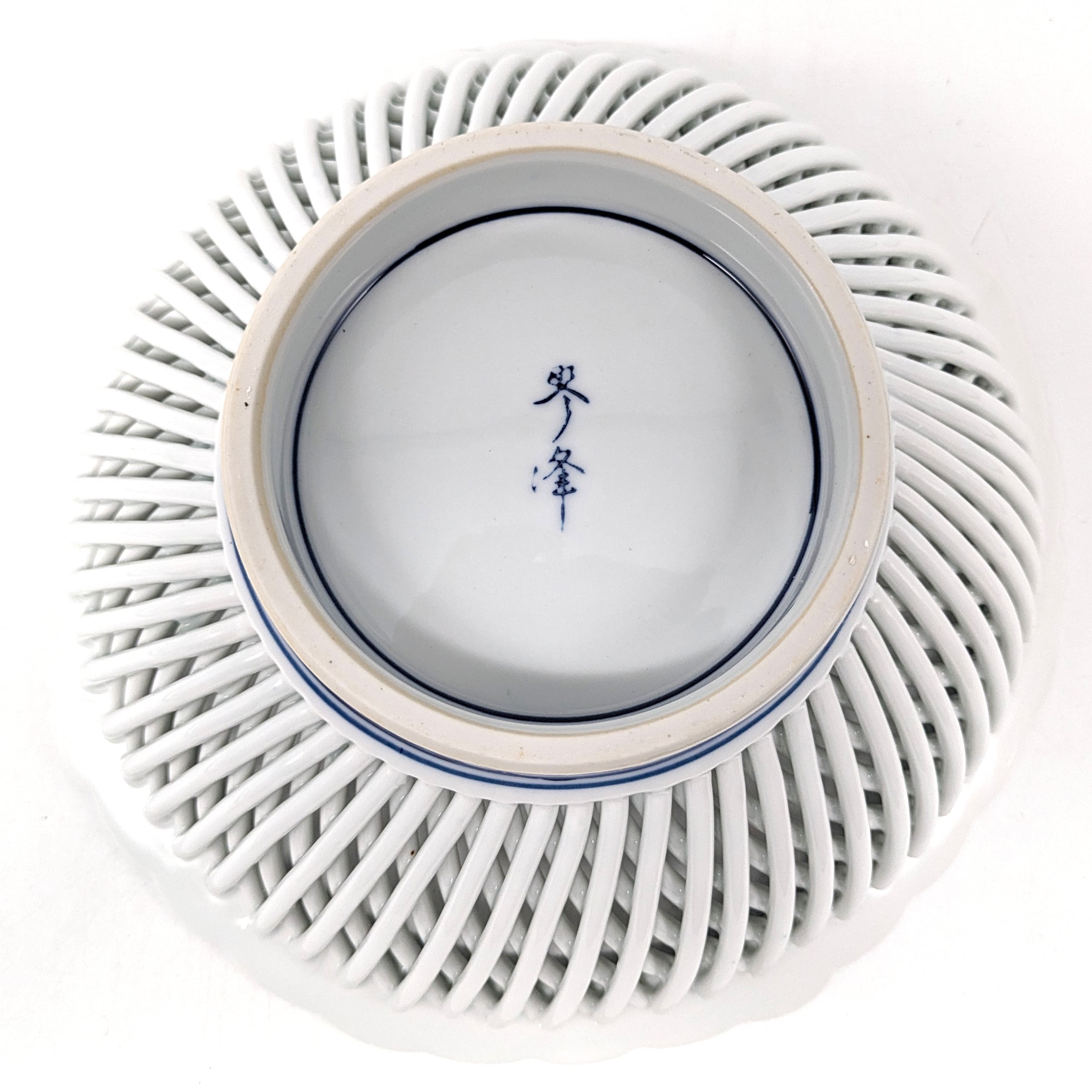 ♦SALE♦新品　希少　有田焼　紫陽花柄　灰皿　透かし網目焼 琴峰窯　峰之作 有田焼・琴峰・菓子鉢・網目透かし鉢・焼物・No.230806-09・梱包