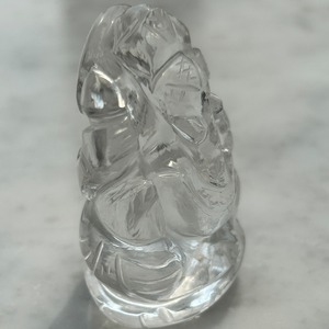 天然水晶 手彫りのガネーシャ神像