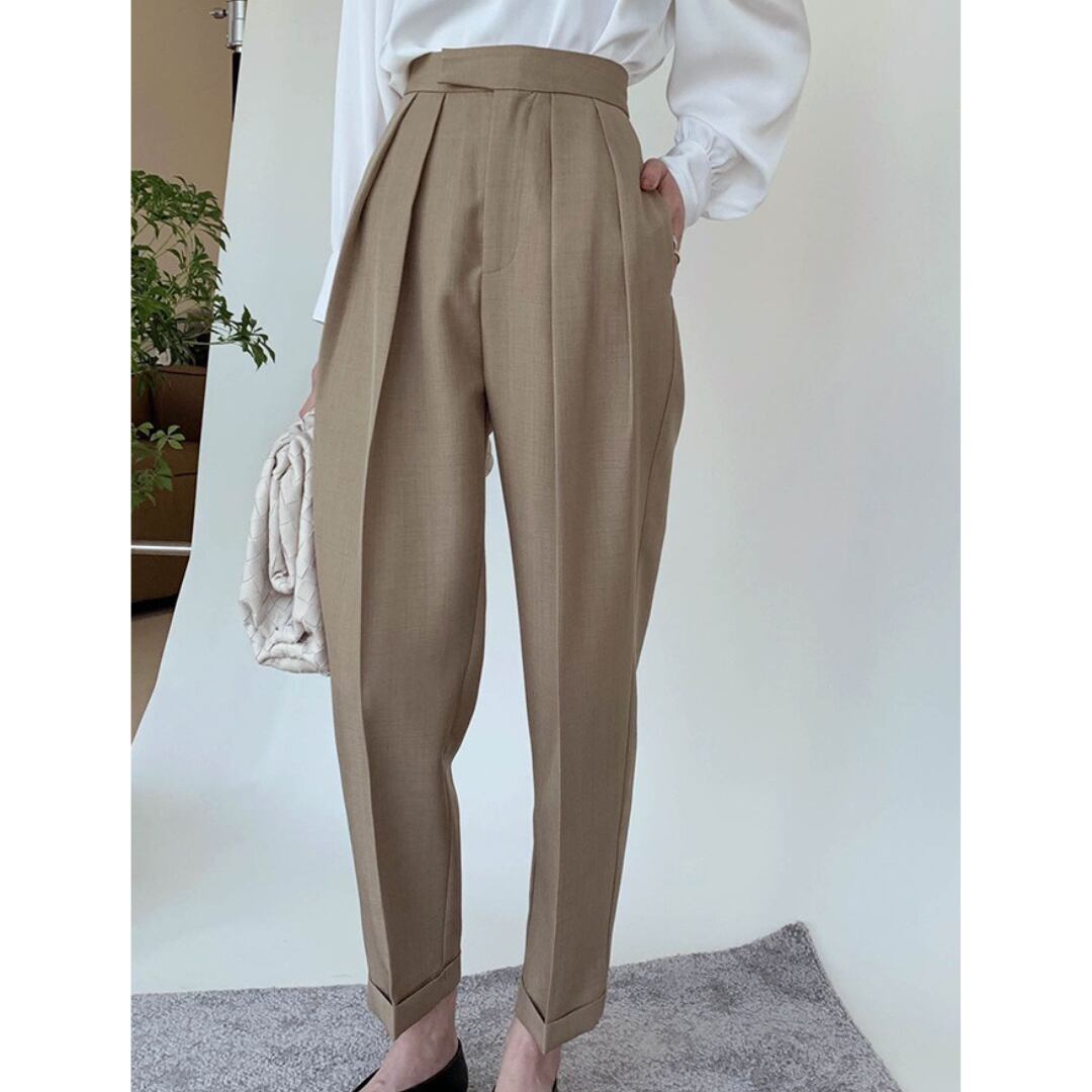 two tuck tapered pants N10280