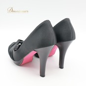 レディースファッション シューズ Mサイズ ブラック系 ドリードール DorryDoll 黒 靴 くつ ヒール ハイヒール リボン 結婚式 パーティー パンプス 光沢 上品 かわいい お出かけ