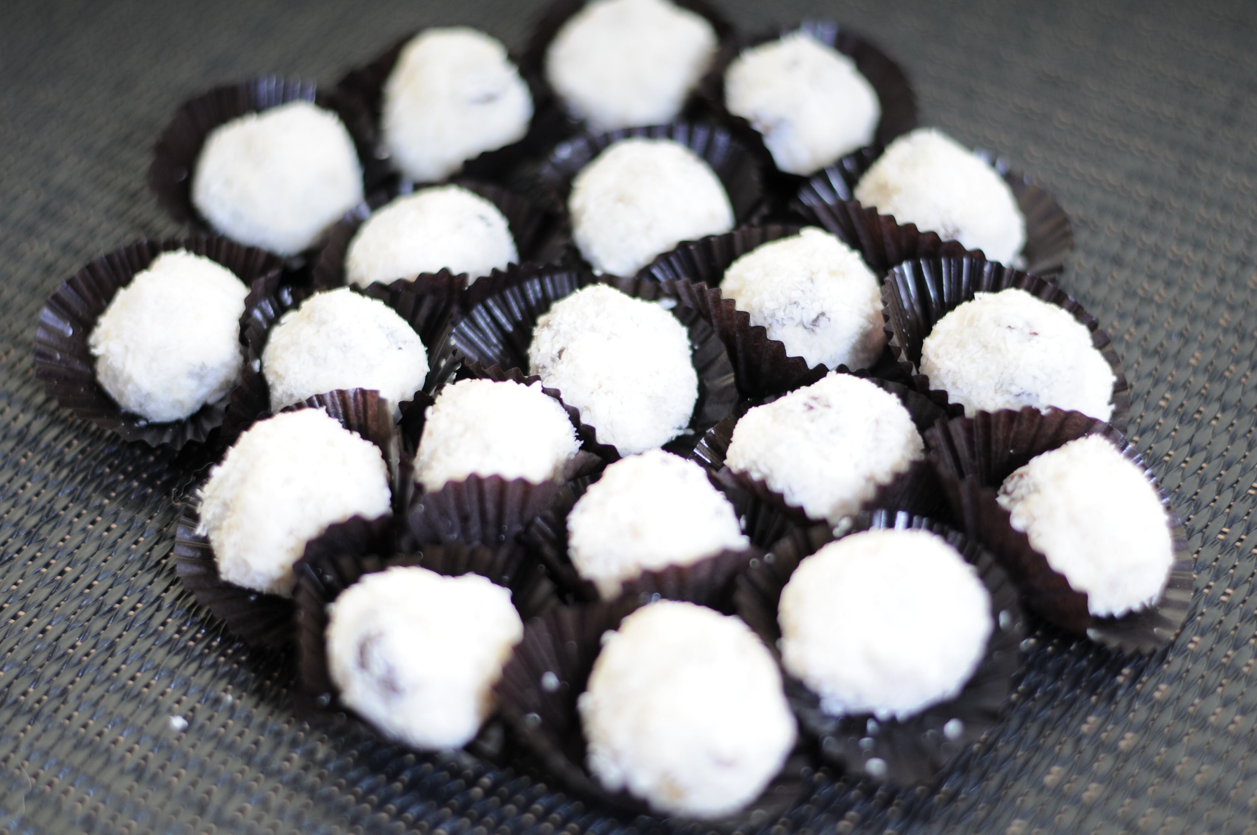 ラムレーズンチーズボール