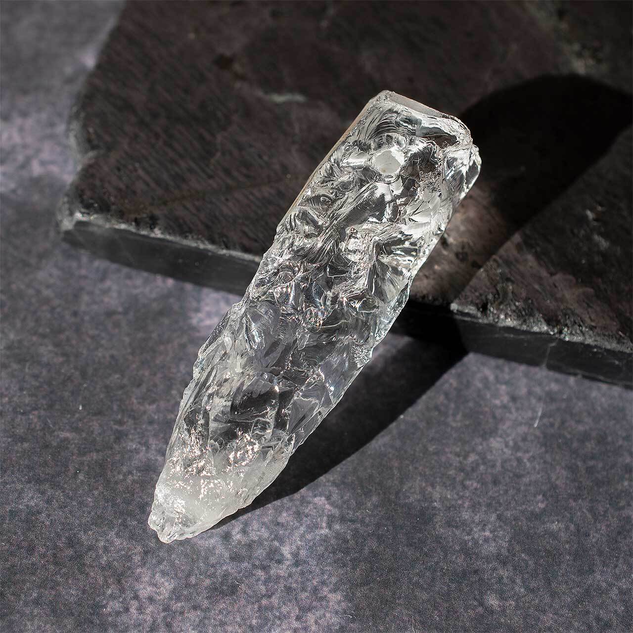 マニハール水晶 かち割り 穴あき No.1 | Crystal Life