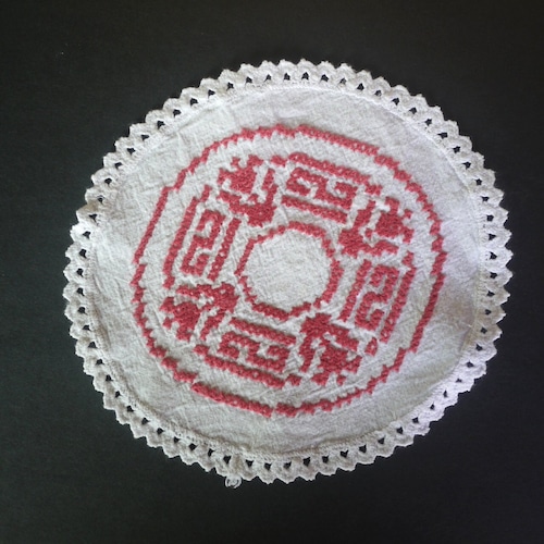 レッドワーク　一色刺繍　ラウンドドイリー18.3cm クロスステッチ