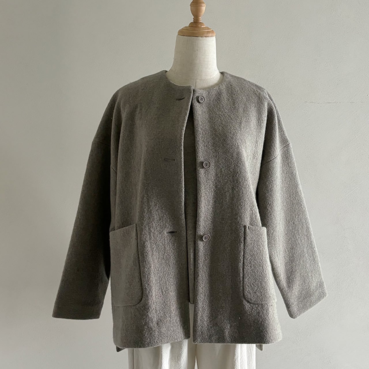 evam eva ノーカラージャケット グレーベージュ evam eva エヴァムエヴァ プレスウール ノーカラー ショート コート