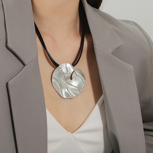 チョーカー ペンダント ネックレス  ラインストーン チェーン シンプル レザー レディース イレギュラー 幾何学 セーター