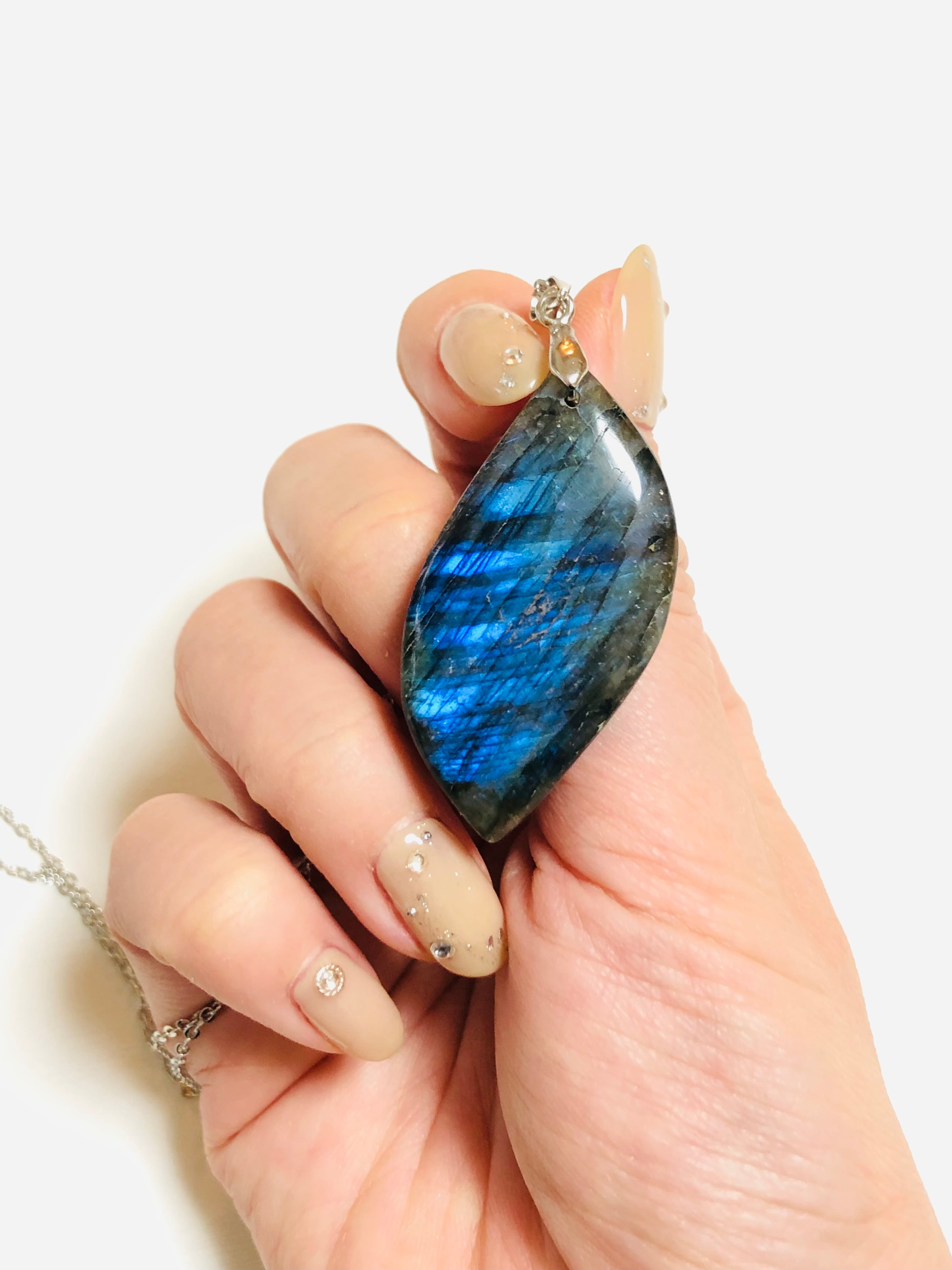 ラブラドライトの大粒ネックレス | 虹色の星