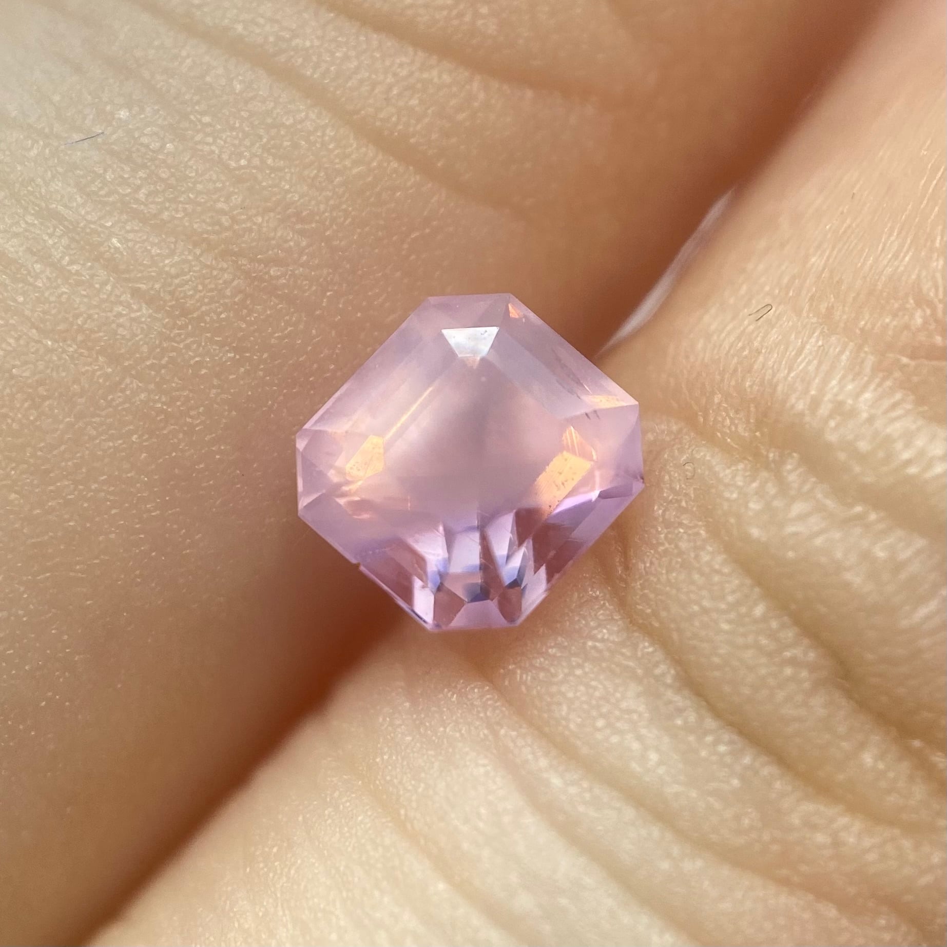 苺ミルクのようなピンク×ミルキーピンクのサファイア