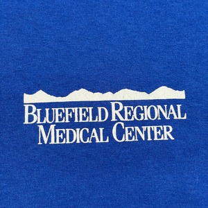 【GILDAN】3XL ビッグシルエット 病院 ワンポイントロゴ Tシャツ バックプリント ブルー BLUEFIELD REGIONAL MEDICAL CENTER 半袖 us古着