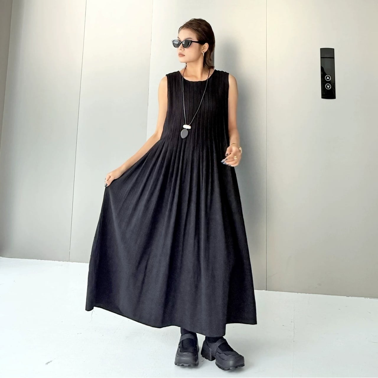 Pleated Sleeveless Long Dress 01386
