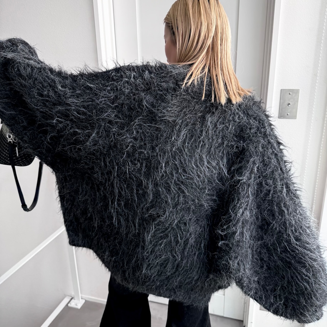 MOKE MOKE shaggy over knit CD/black