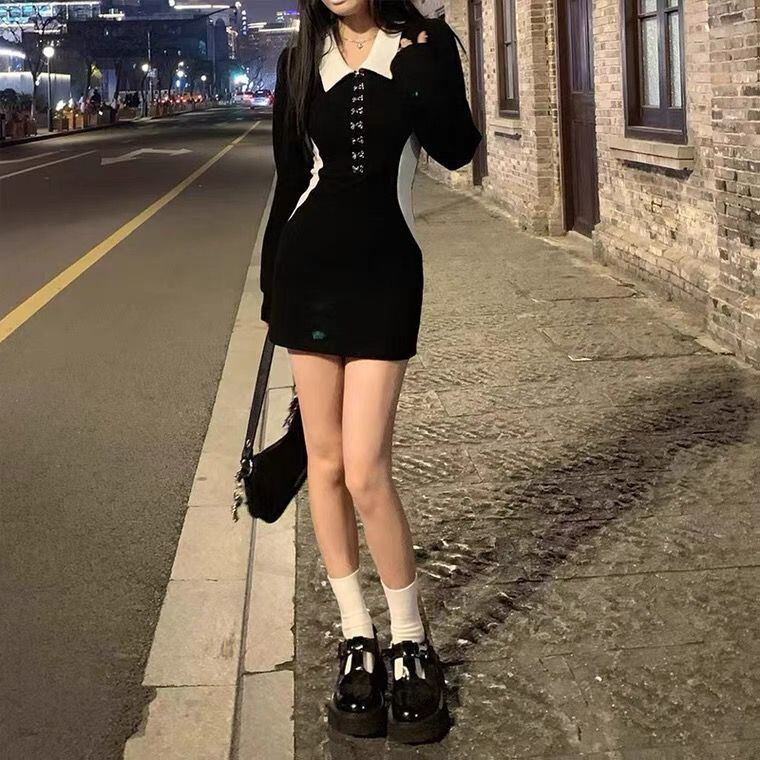 【新作】【送料無料】 ホットガールデザインニッチシャツドレス女性の 2022 秋と冬の新スリムフィットパフスリーブリトルブラックドレス 0230810667951