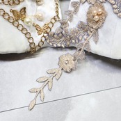 ベリーダンス オリエンタル 衣装 トップス ベルト セット ホワイト系 蝶 花 アーム アーム飾り 腕飾り ラインストーン チェーン 白 金 かわいい 爽やか 明るい ダンス衣装 ステージ イベント キラキラ 華やか シルバー系 ゴールド系