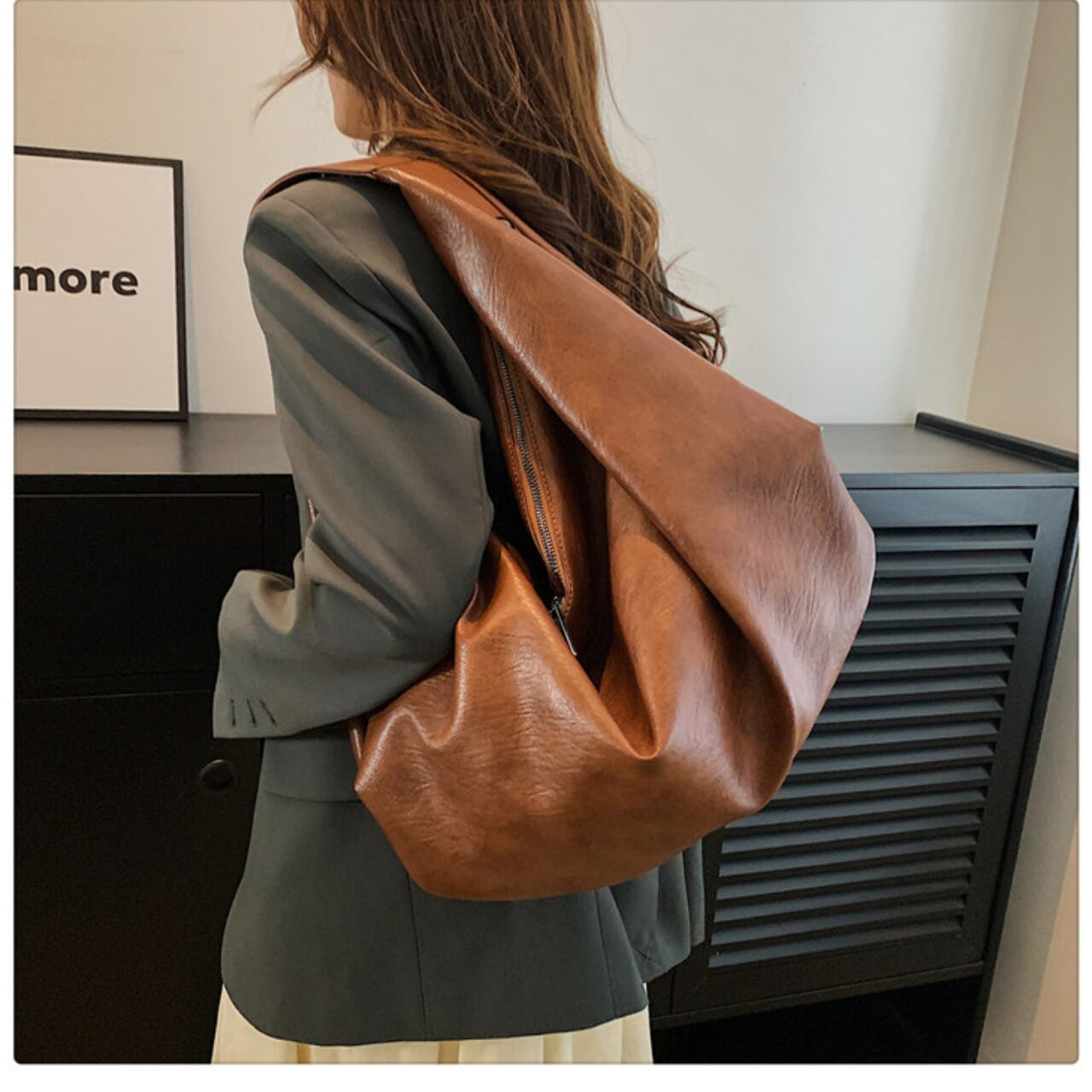 Fake Leather Shoulder Handbag L00672