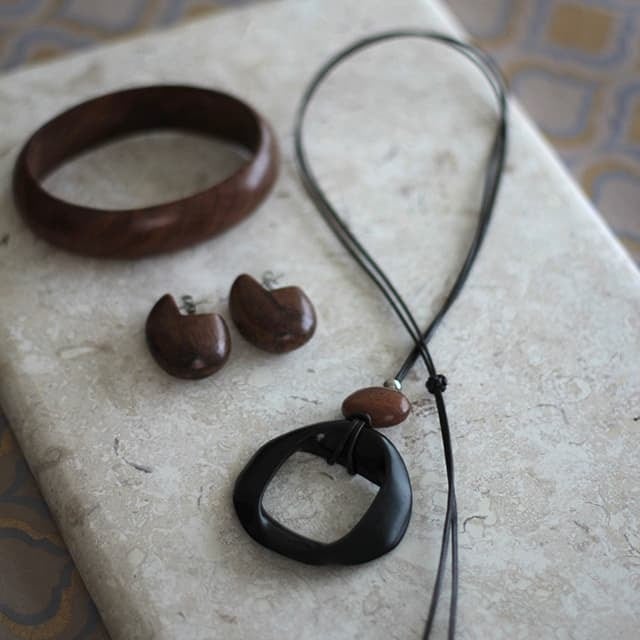 N-265r ebony ribbonペンダント茶 | Bijoux Kei