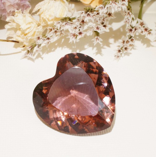 《Andara Jewelry》インドネシア産アンダラクリスタル　ハートカット　ミステリアスレッド