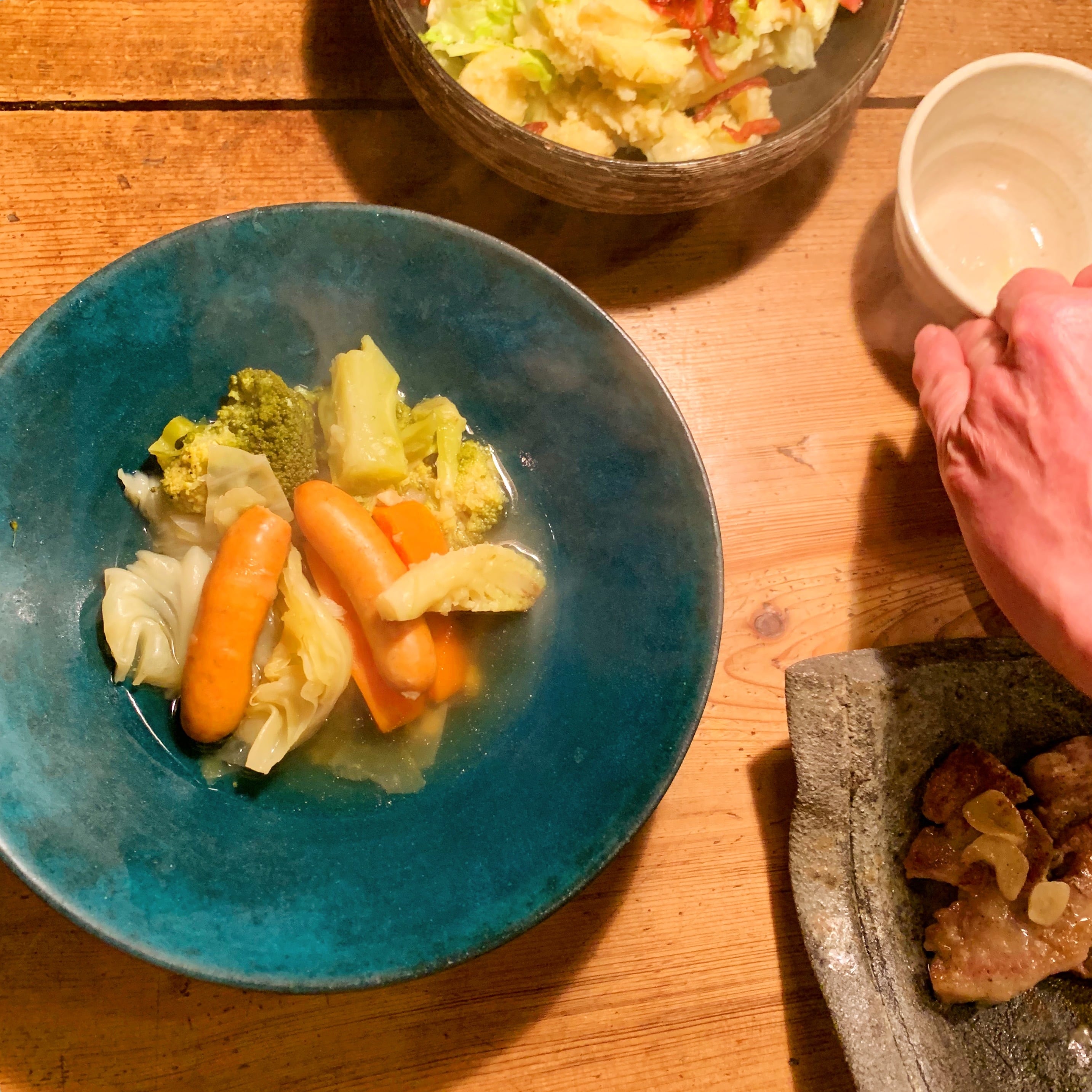 ターコイズブルーボウル　 / レンジ・食洗機可 / wb-13 和食器 煮物 大鉢 鉢 ボウル おしゃれ  モダン 広め 麺鉢 ラーメン鉢 スープボウル サラダボウル 青 ターコイズ ブルー 直径約24cm 育てる器 食器 陶器 器 引越し祝い 結婚祝い パーティー