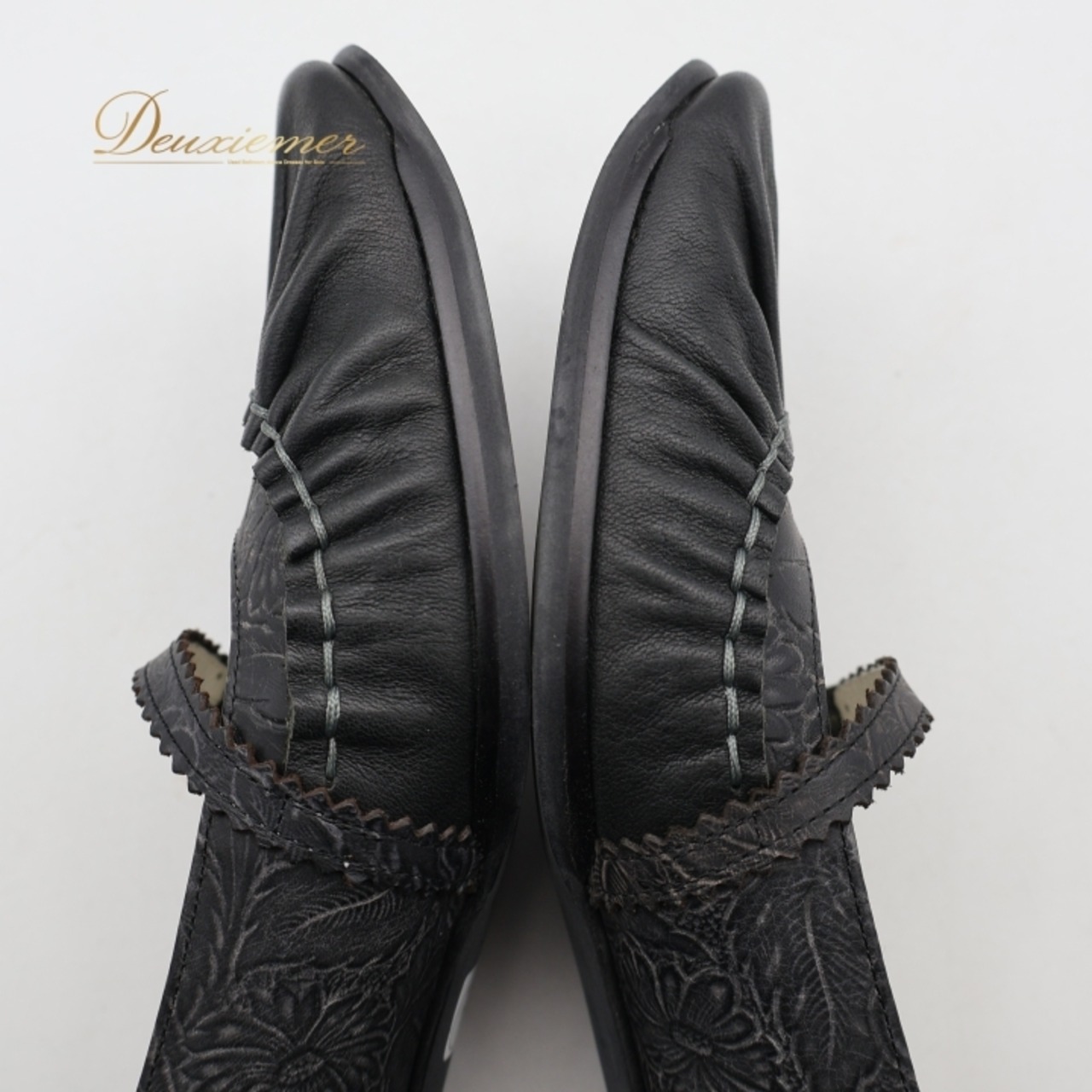 WANO NANO シューズ 22cm ブラック系 靴 くつ レディース パンプス ストラップ 日本製 花柄 模様 ぺたんこ カジュアル お出かけ かわいい フラワー 華やか オールブラック