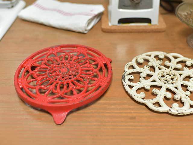 アイアン トリベット / 鍋敷き 赤　フレンチアンティーク