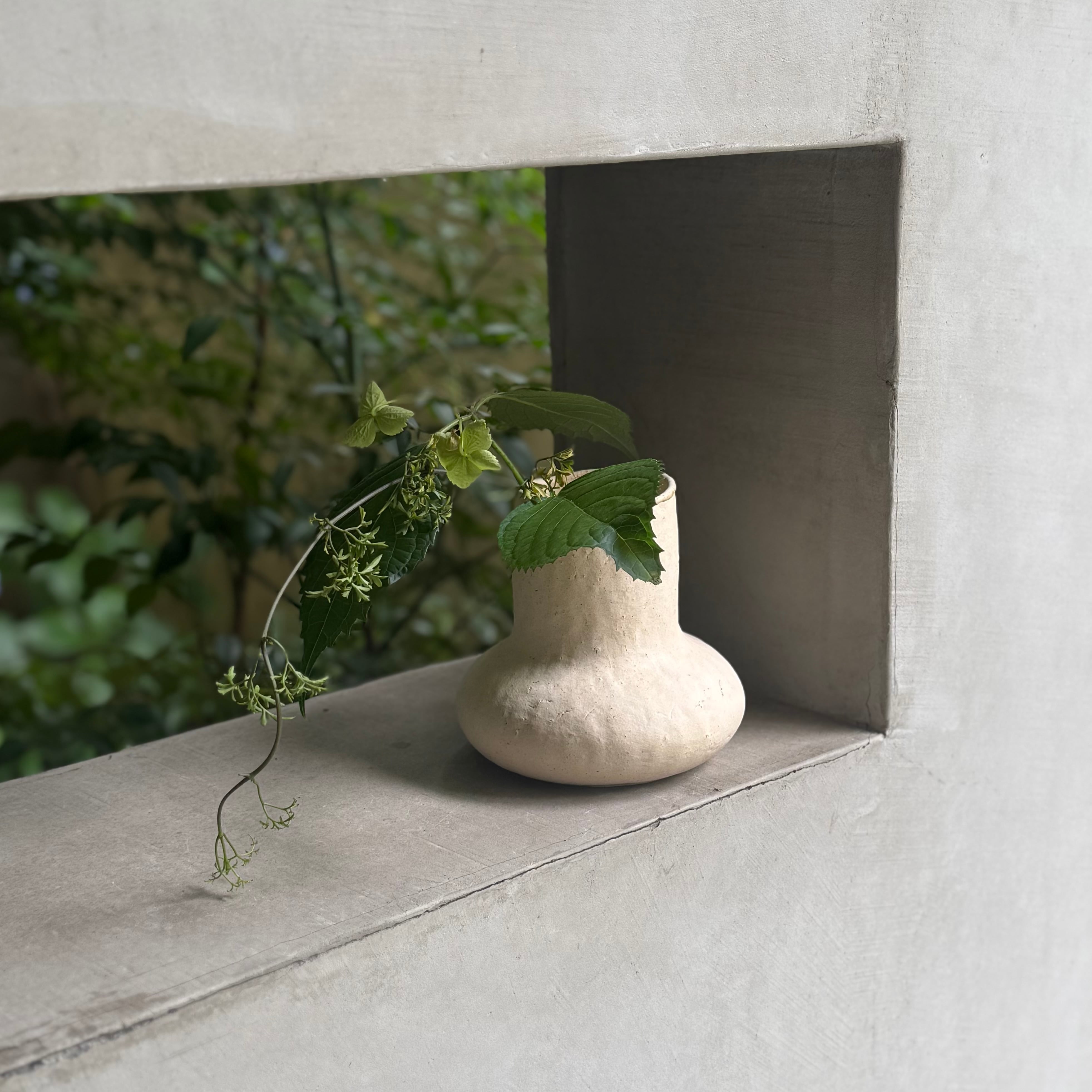 高田かえ 白土花器 大 | gallery 一白