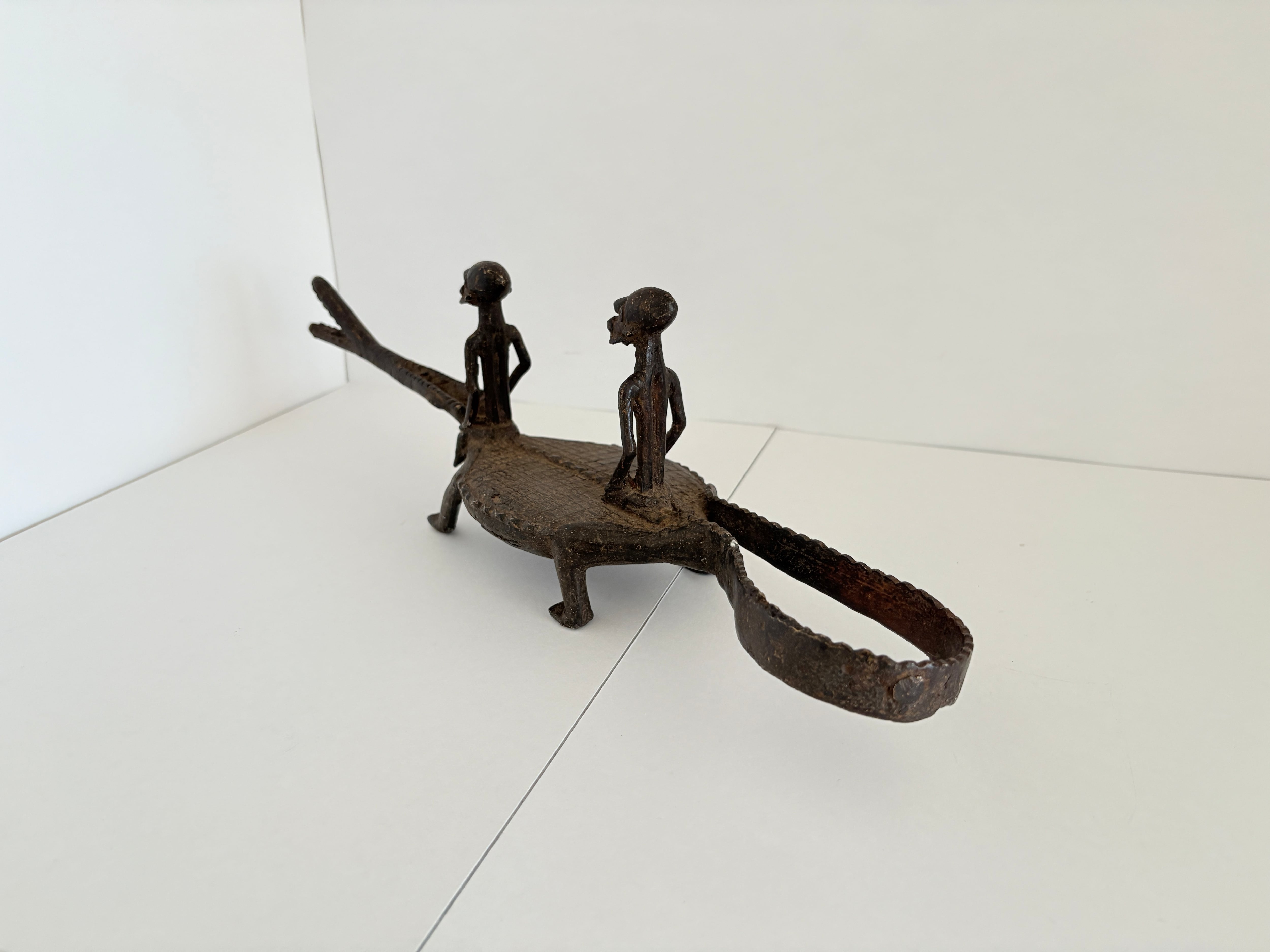 マリ共和国 ドゴン族 ブロンズ製 ワニの置物 2人 | wouet