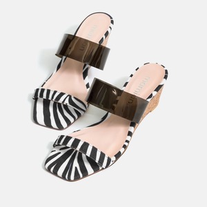 【OT2952】ウェッジソール PVC サンダル：ゼブラ Mサイズ【一部難あり】