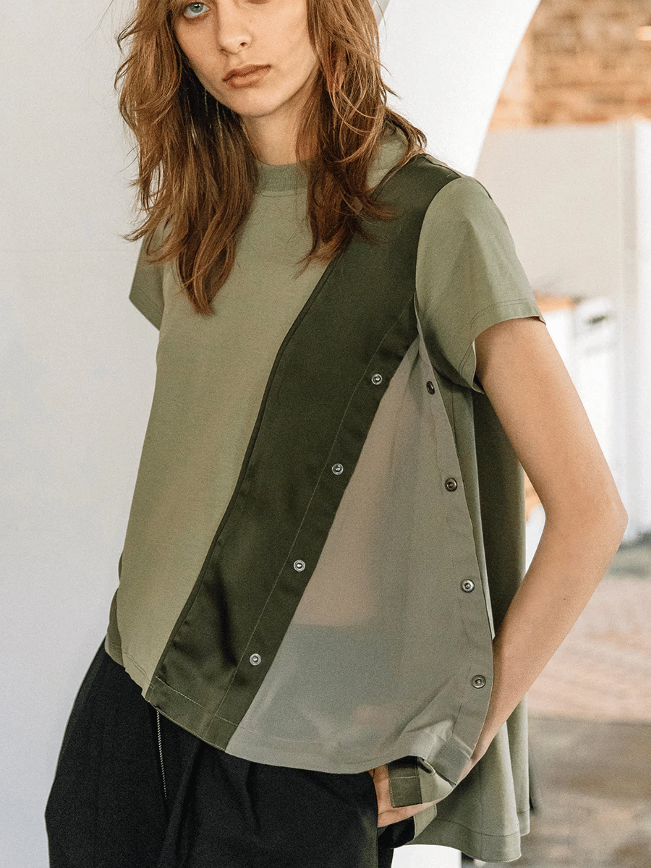 ASYMMETRY MILITARY DETAIL T-SHIRT カーキ
