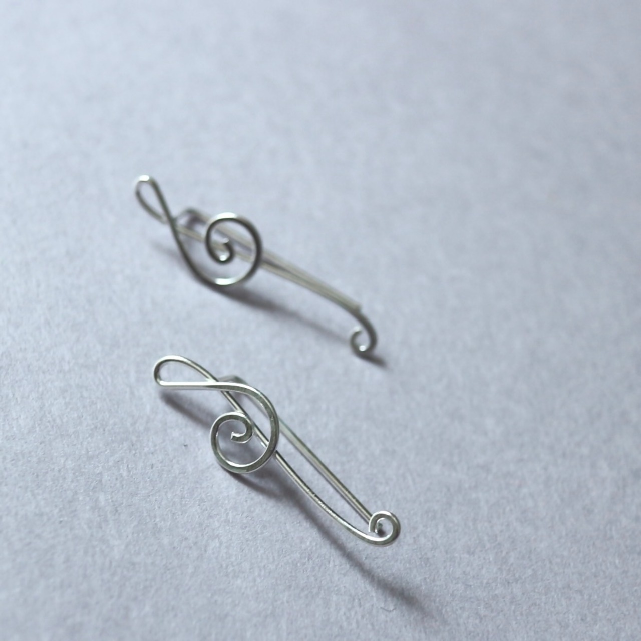 s925　シンプルト音記号シルバーイヤーカフ