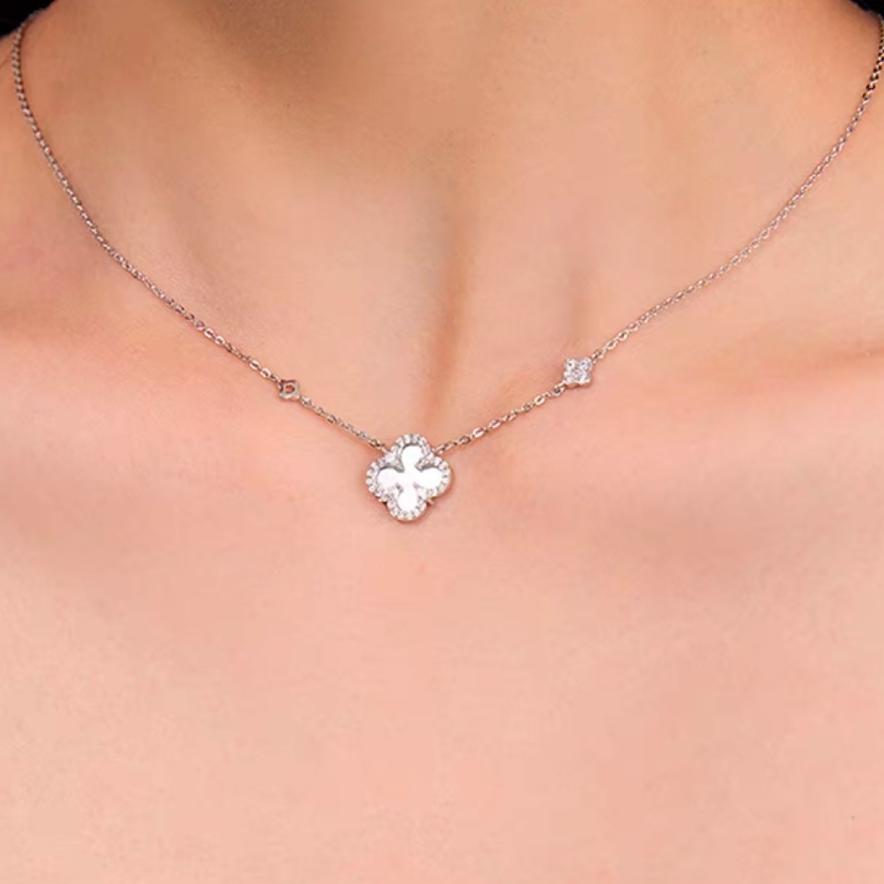 かわいい　四葉クローバー　おしゃれ　シルバー　ネックレス