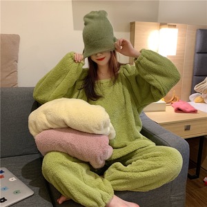 【送料無料】レディース モコモコ ルームウェア もこもこ かわいい 上下セット 秋冬 無地 パジャマ 寝巻き 部屋着 ホームウェア フリース ふわもこ 2way オフショル 大人可愛い ママコーデ ママファッション 韓国 オルチャンファッション 人気 トレンド 新作 20代 30代 40代 セットアップ 2点セット 2ピース ツーピース 上下セット 部屋着 寝巻き おうち時間 家着 ステイホーム おしゃれ カジュアル 可愛い シンプル 無地 ゆったり デイリー 普段使い CO1629