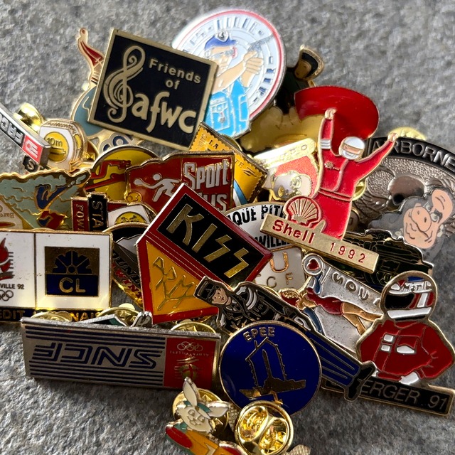 30個  フランス雑貨 ヴィンテージ  ピンバッジ ピンズ France pins  Pin badge vintage 古着 通販 リメイク ブローチ  アタッチメント付属 雑貨 2604011-2605027-33