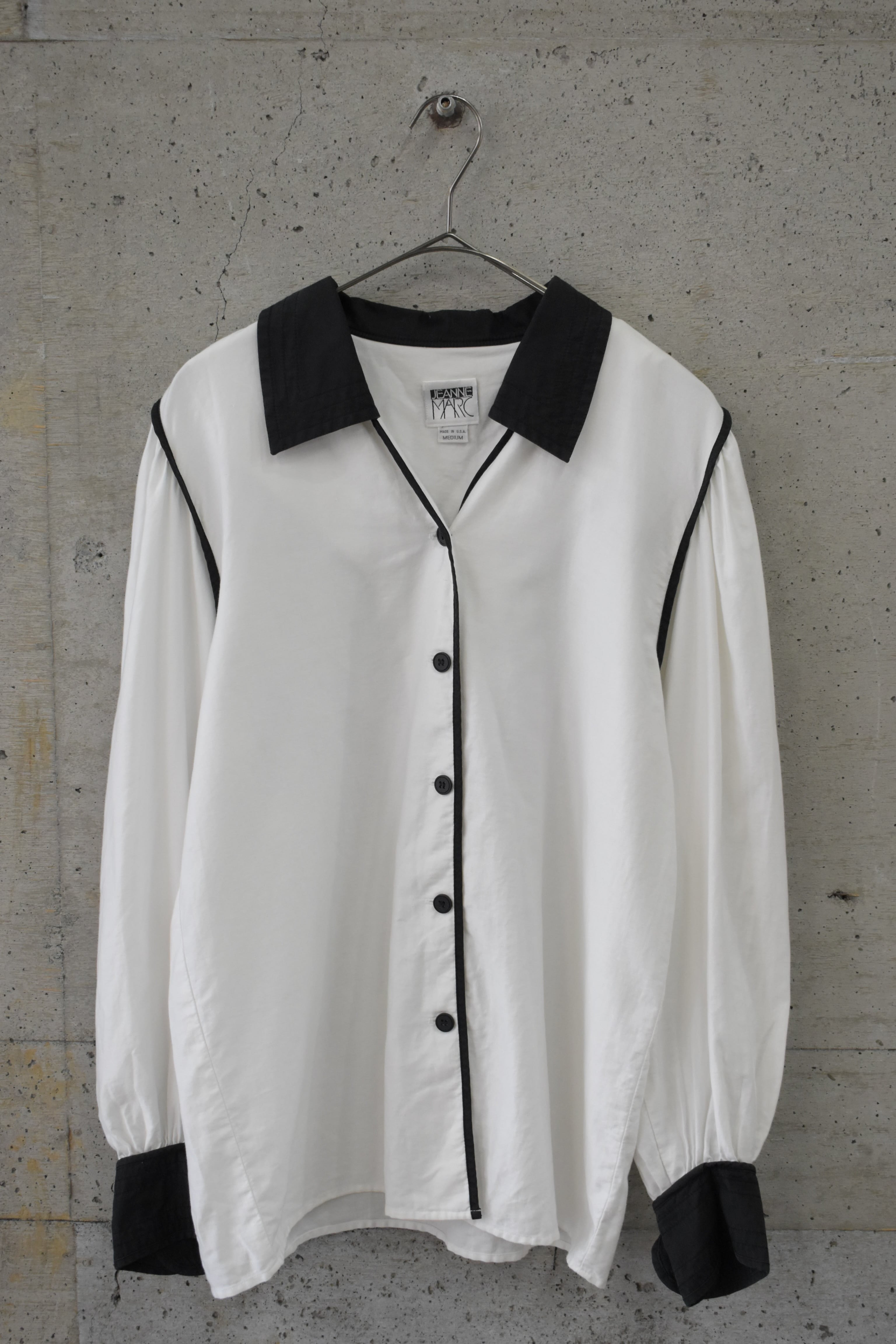 Puff-sleeve monochrome shirt blouse