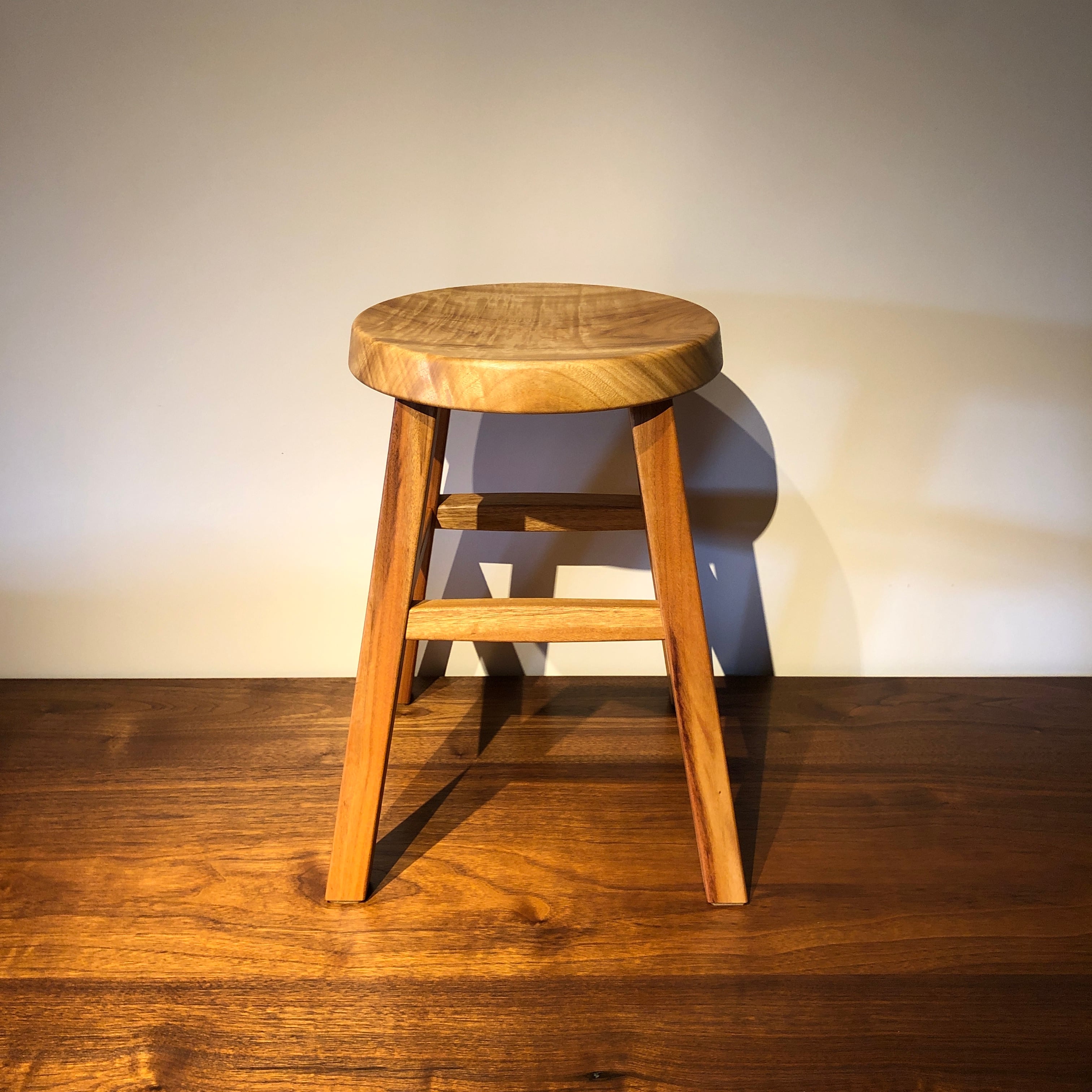 四方転びのスツール (クス/座面一枚板使用） | GOODWOOD WORKS