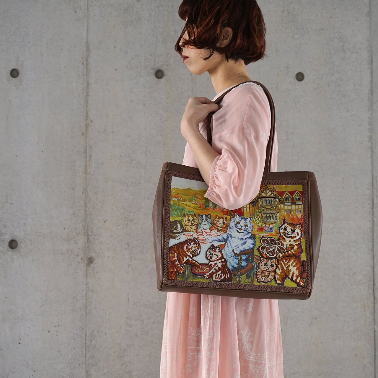 刺繍トートバッグ Louis Wain The Cats Tea Party (Black