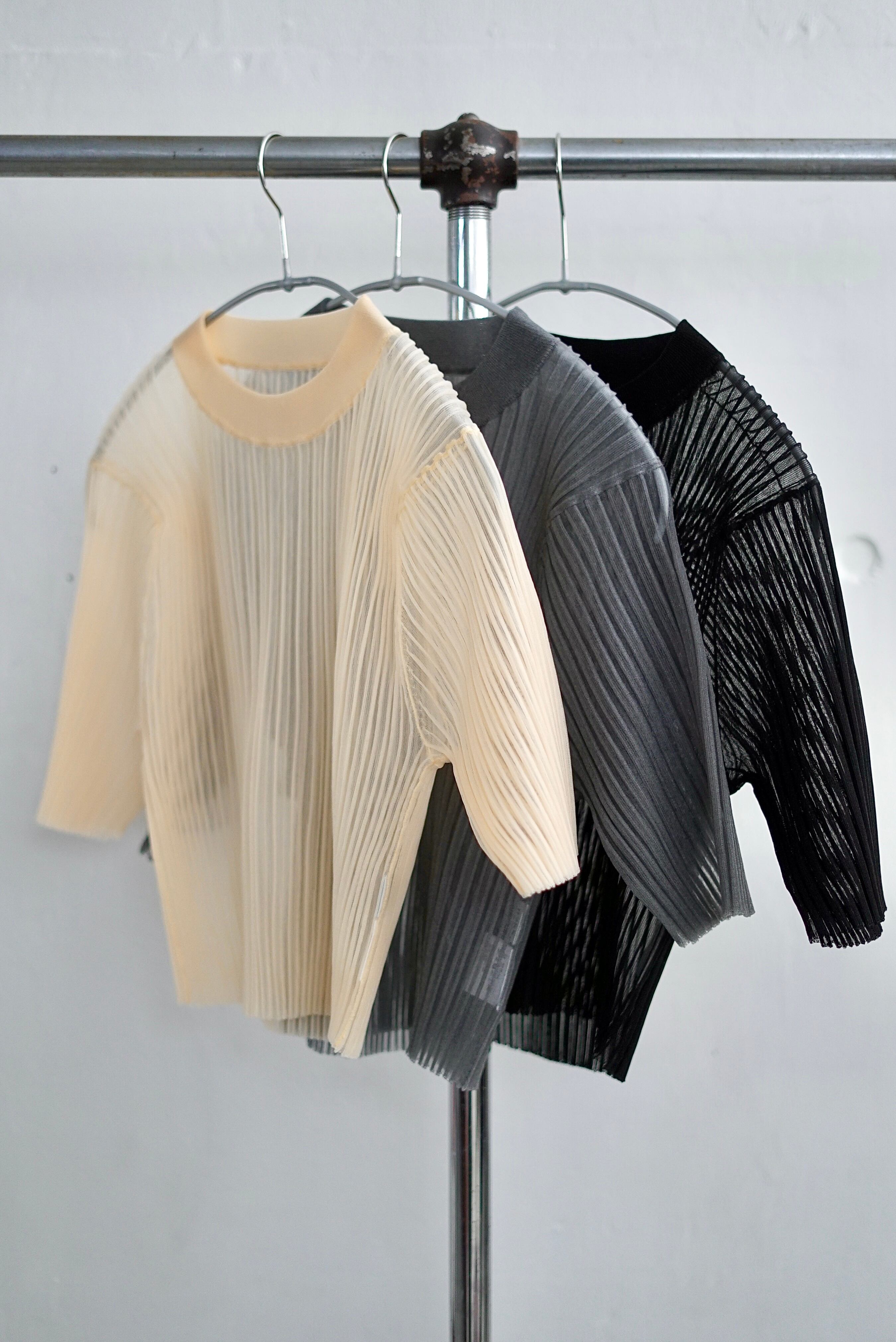 HYKE / SHEER WIDE RIBBED SHORT-SLV SWEATER (BLACK , GRAY , CREAM 