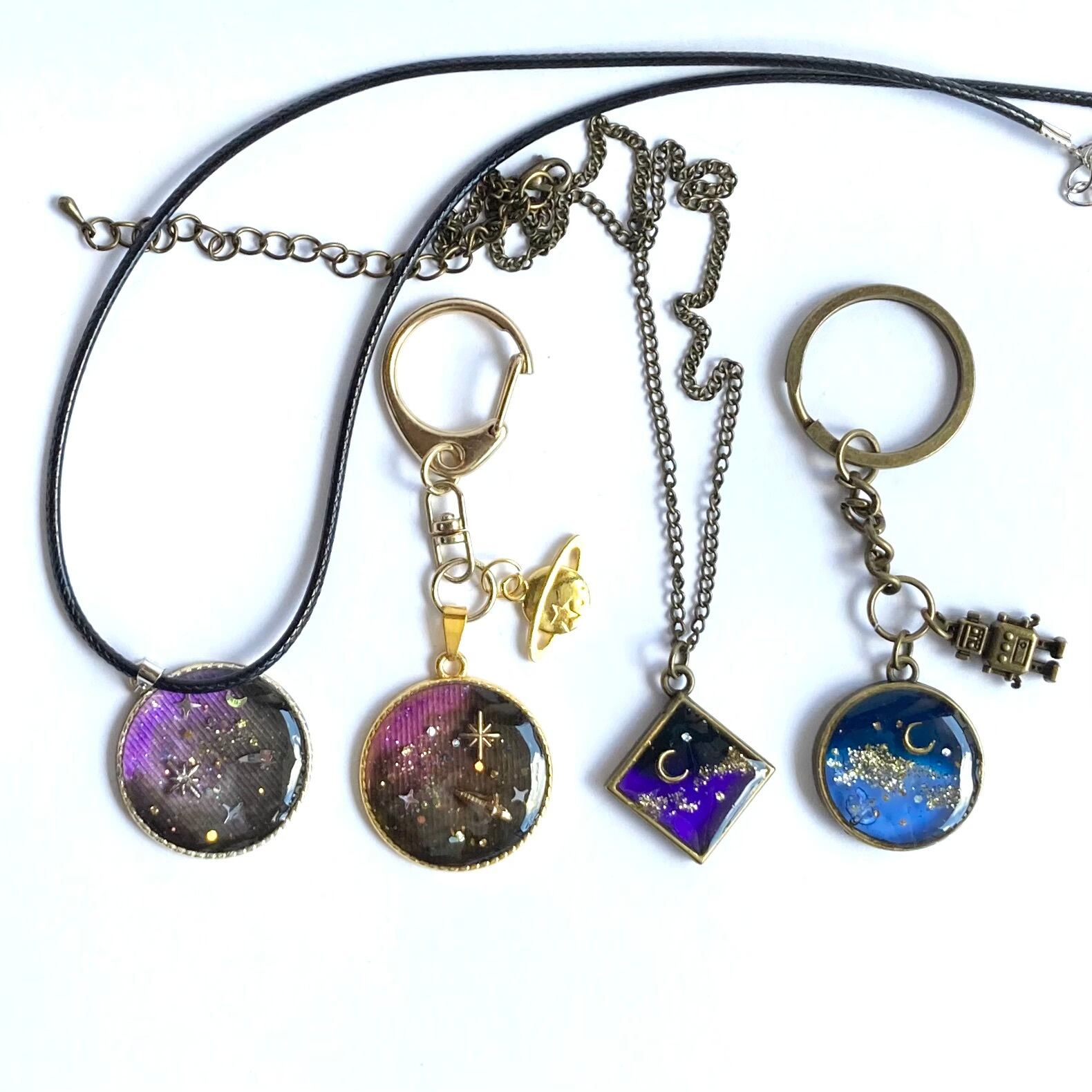 星空と宇宙のアクセサリー スペースカラーのレジンネックレス
