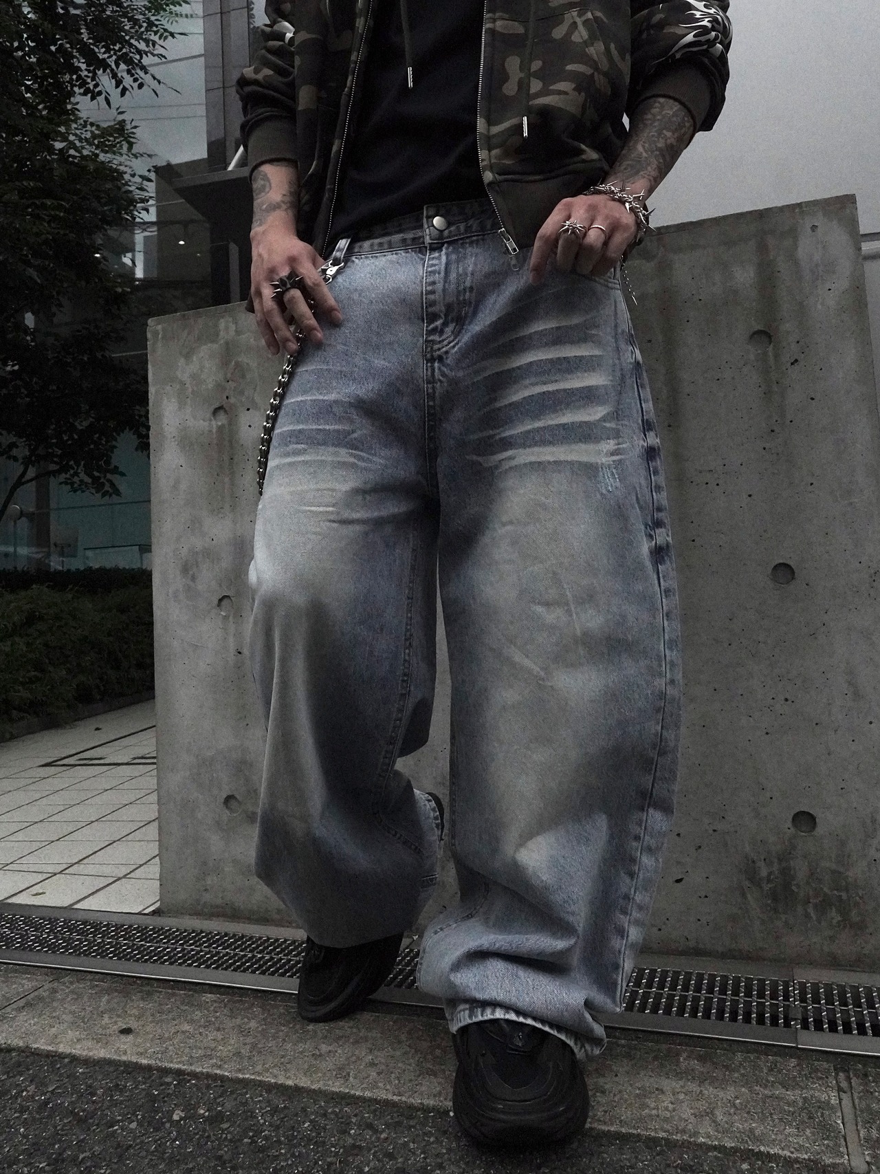 【PLANET STUDIO】Cross Studded Baggy Denim Pants