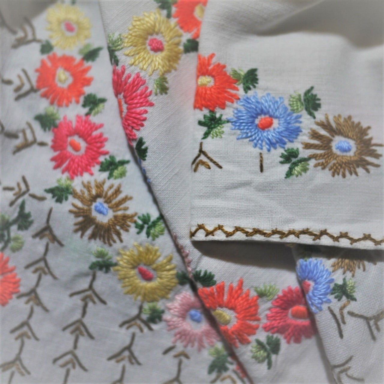 刺繍オーバータオル ドイツ デイジーの花輪