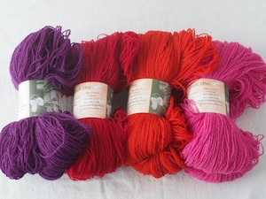 ラトビアの毛糸　濃いパープル/赤/朱色/濃いピンク