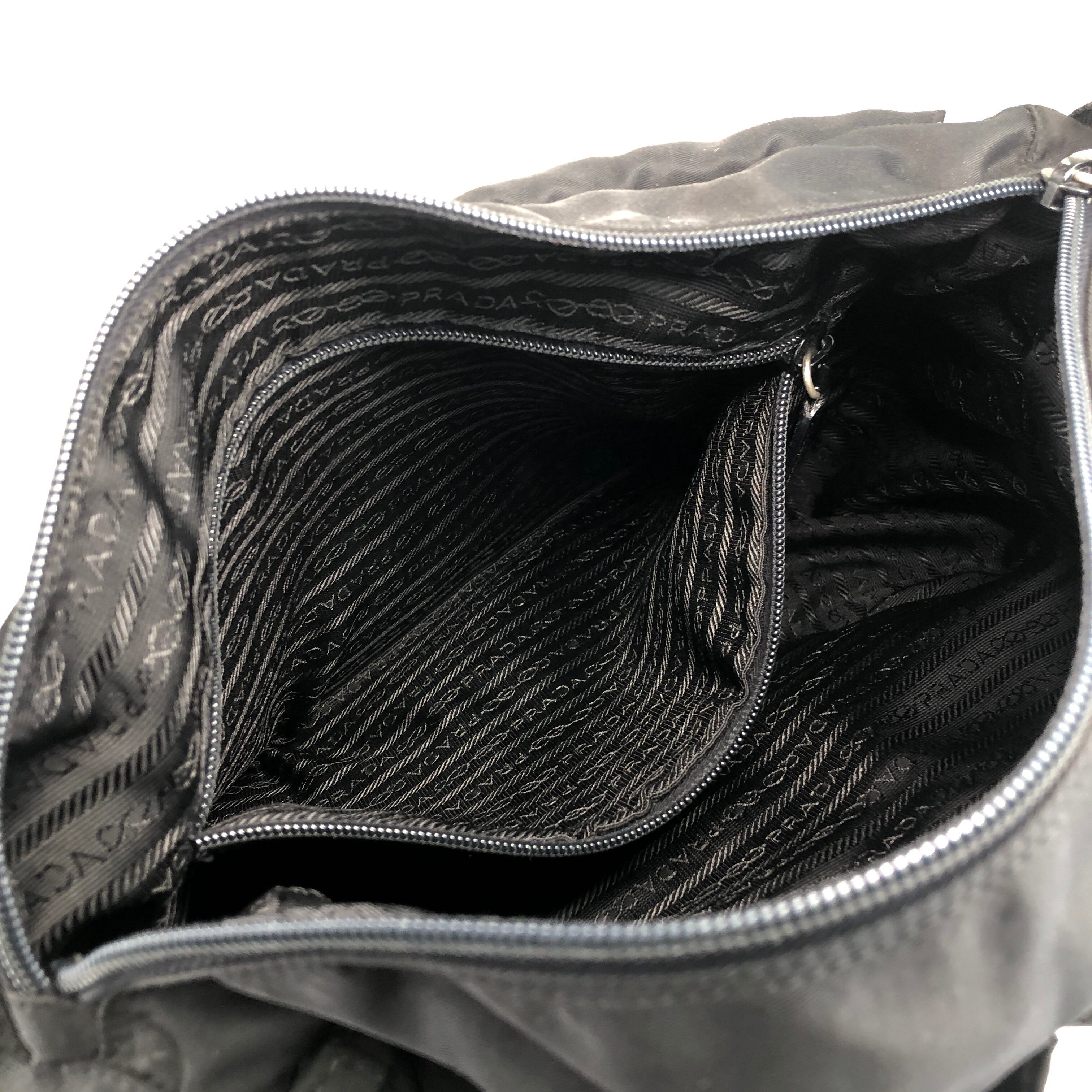 PRADA プラダ ショルダーバッグ ブラック トライアングルロゴ ナイロン