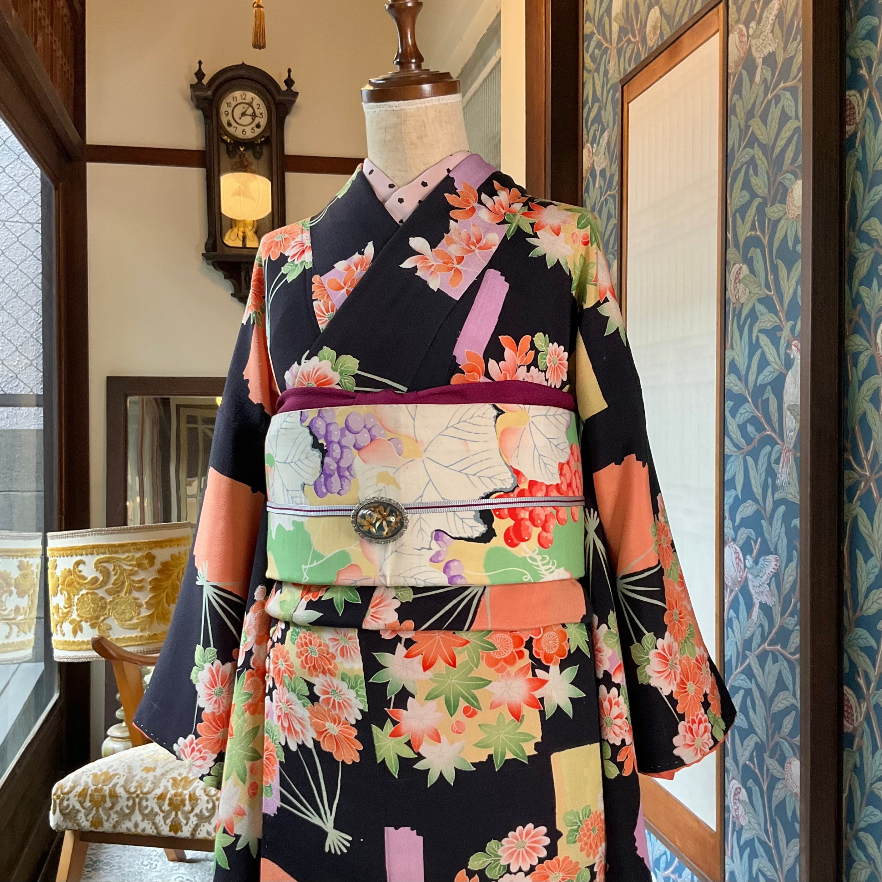 梅に花丸紋　華やかアンティーク着物 花丸と雲取り＊椿 牡丹 梅 菊 赤 ピンク イエロー グリーン 花 袴 卒業式 アンティーク小紋着物 A932