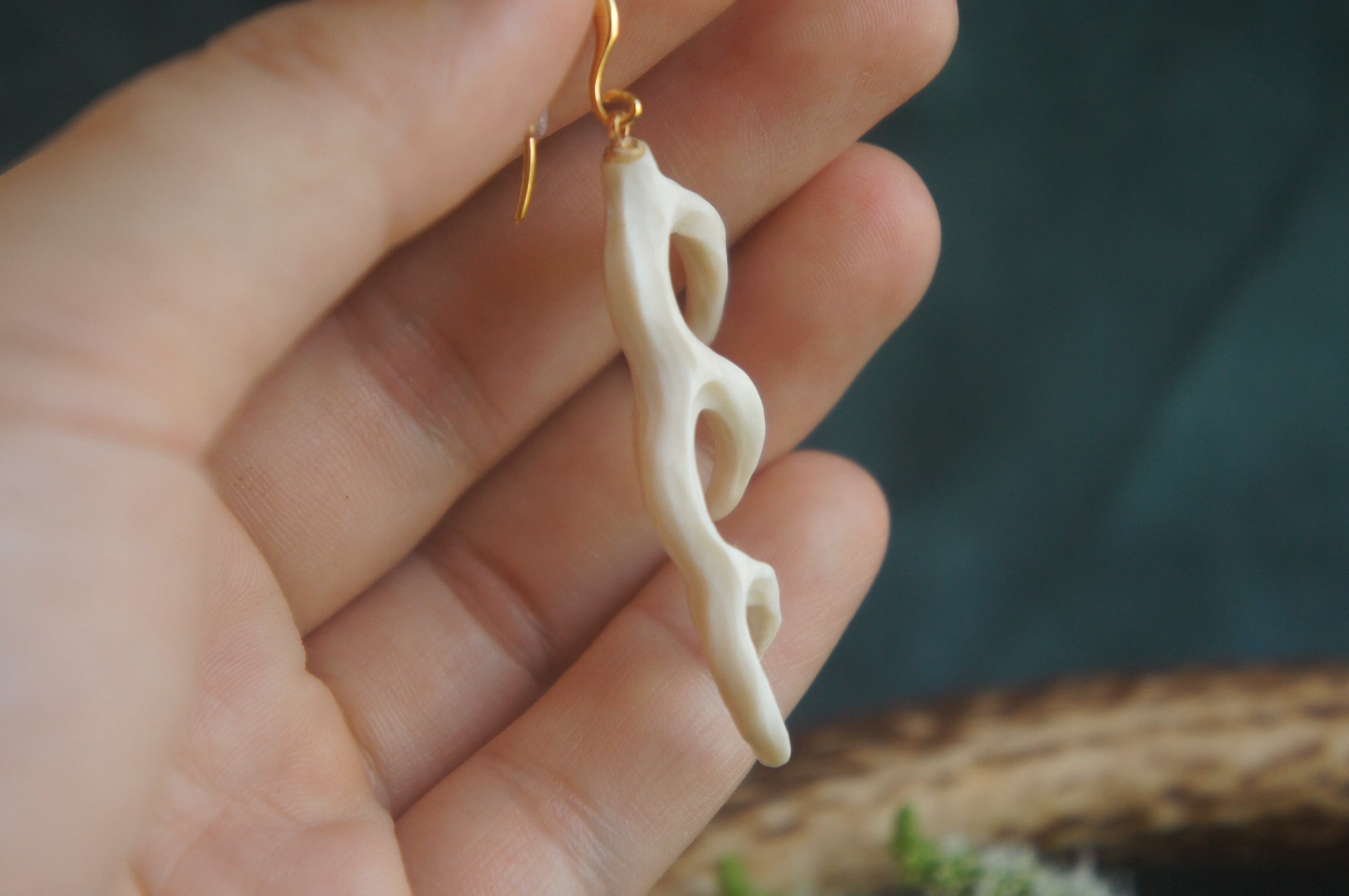鹿角彫刻「鹿角」ピアス 三段角・ツルツル | deer bone 