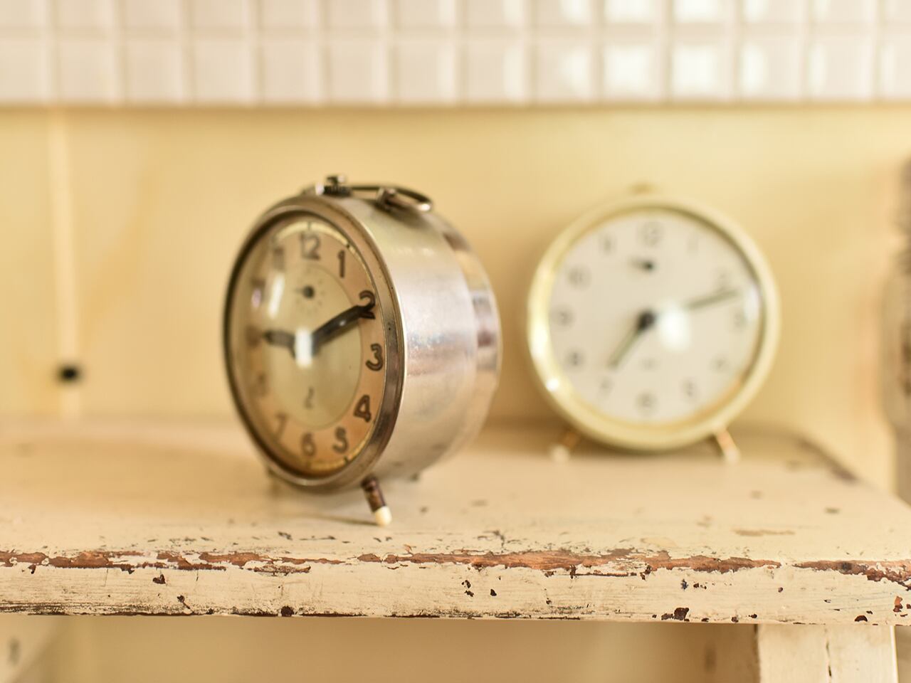 真鍮色がシックで雰囲気のあるJAZ 置き時計（実働）フレンチブロカント