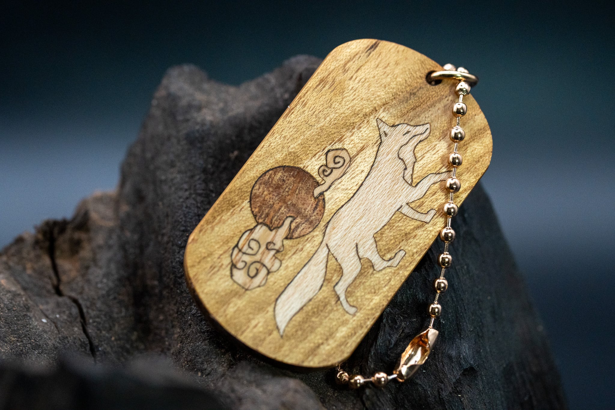 【黄金の木】御蔵島 金桑 ドッグタグ 象嵌 十五夜きつね