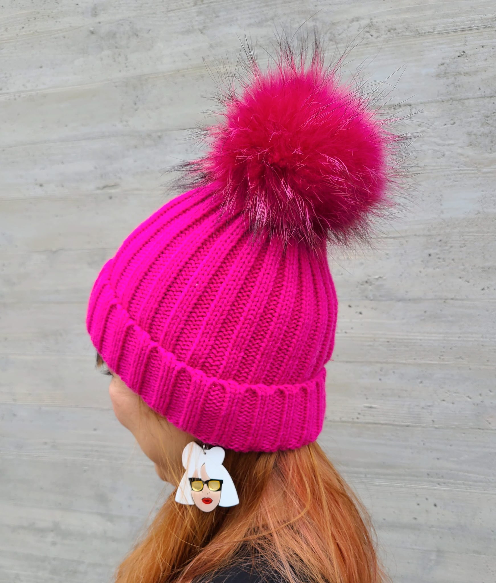 ポンポンリアルファー ニット帽 ピンク ニットキャップ ふわふわ もこもこ あったか 冬ファッション ファー リアルファー 女子会 派手好き 個性派 原宿系